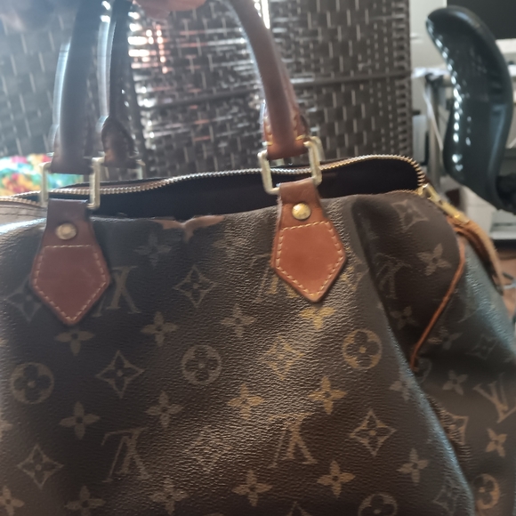 Bowling ball style authentic LV has a very small Tear at the top can barely see - Picture 2 of 2